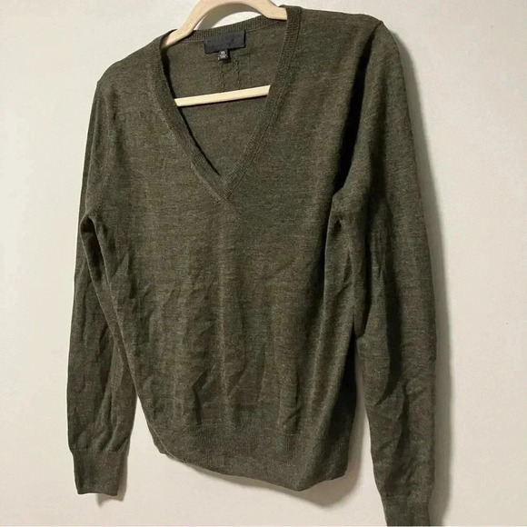 Nili Lotan 100% cashmere army green  v neck sweater - Picture 4 of 6